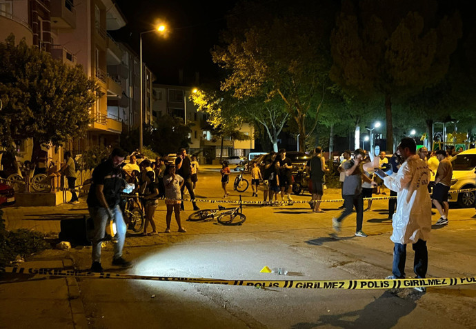 Muğla'da belediye başkanının ailesinin evine molotof atan 2 kişi yakalandı - Resim : 1