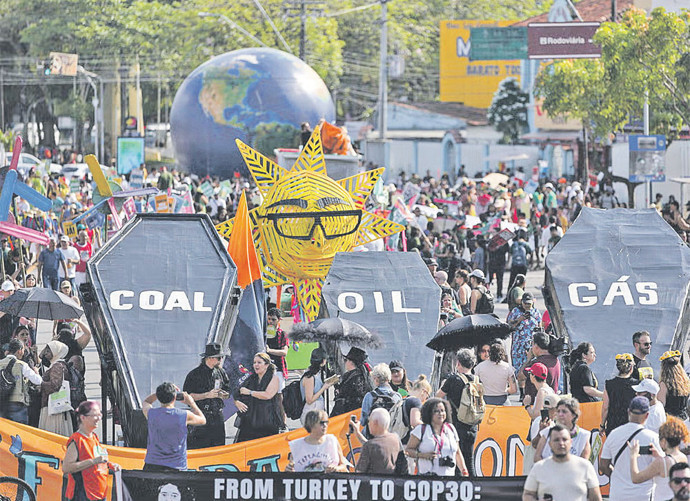 Sokakla diplomasi arasındaki mesafe kapanıyor - Resim : 2