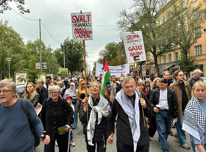 İsveç'ten Gazze'deki açlık ve gazetecilere yönelik saldırılara protesto! - Resim : 2