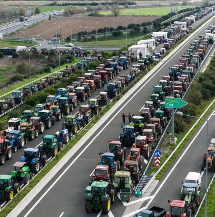 Yunanistan'da çiftçiler yol kapattı, polisle gerilim arttı - Resim : 4