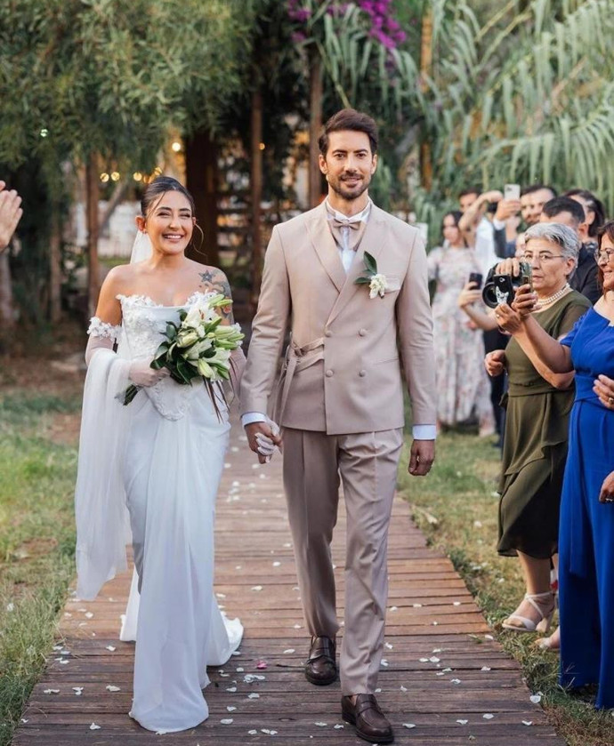 2 yıl önce evlenen ünlü sanatçı Melek Mosso eşinden ayrıldı - Resim : 1