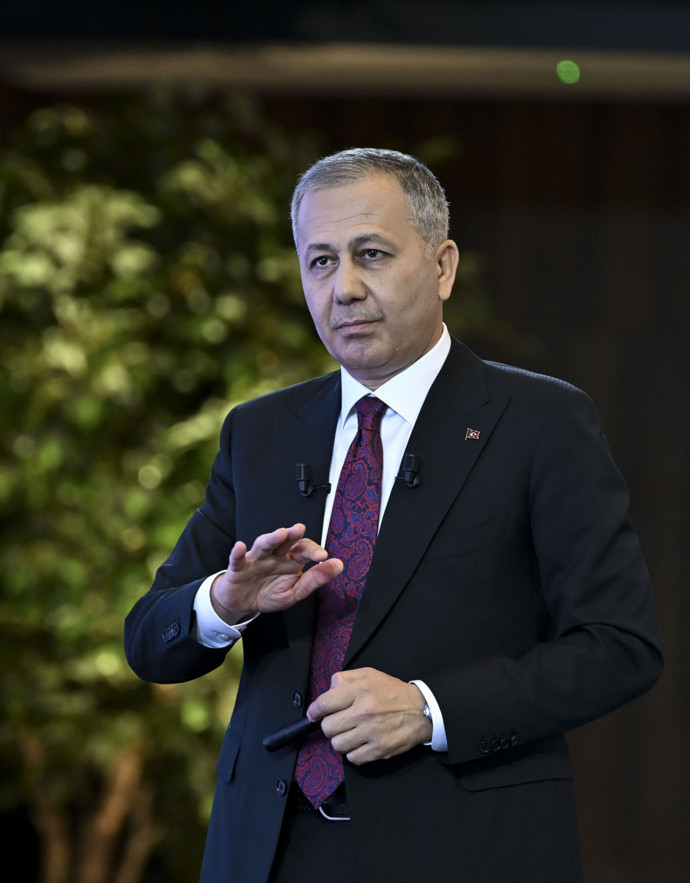 Trafikte yeni dönem: Bakan Yerlikaya cezaları açıkladı... Bunları yapanın ehliyeti gidecek - Resim : 6