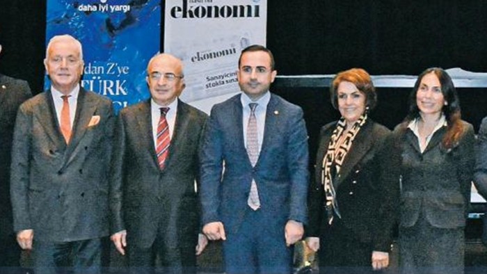 “Refahı kalıcı olarak artırmanın en öneli şartı ileri bir hukuk devleti ve demokrasi”