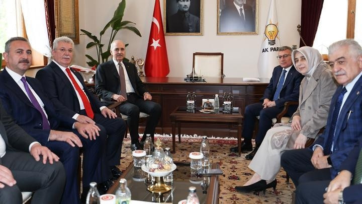 TBMM Başkanı Kurtulmuş'tan AK Parti ve CHP'ye ziyaret - Resim : 1