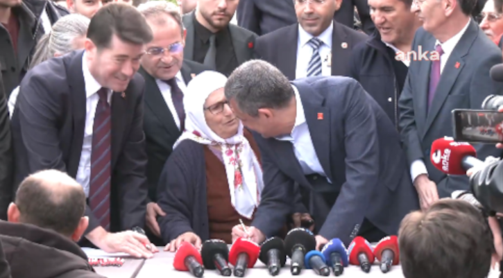 Özgür Özel, İmamoğlu için imza kampanyasını Trabzon'dan başlattı - Resim : 1