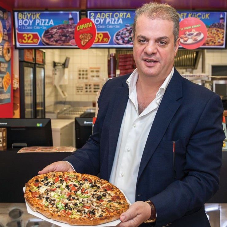 Ümraniyeli pizzacıdan 2 bin 500 kişi ekmek yiyor! - Resim : 1