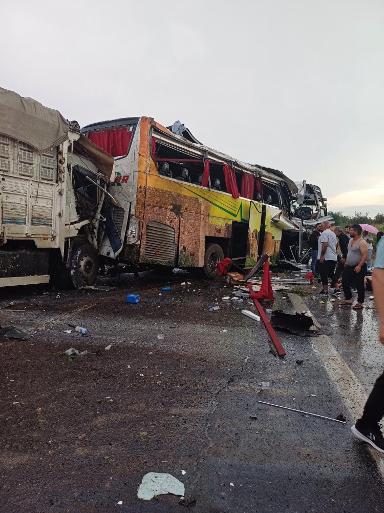 Mersin'de feci kaza: 10 ölü, 39 yaralı - Resim : 1