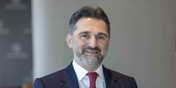 THY üst yönetiminde bayrak değişimi: Murat Şeker ve Ahmet Olmuştur göreve geldi - Resim : 1