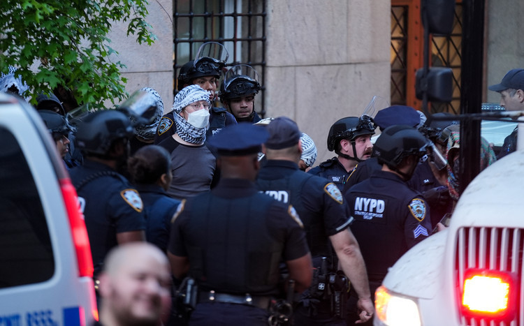 Columbia Üniversitesi'nde Filistin'e destek gösterisi düzenleyen protestocular gözaltına alındı - Resim : 1