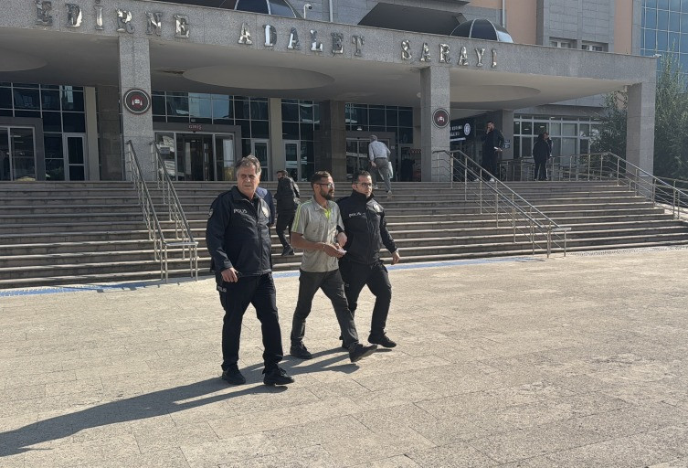 İstanbul-Sofya treni kaza yapmıştı! Aracını raylara terk eden şahıs tutuklandı - Resim : 1