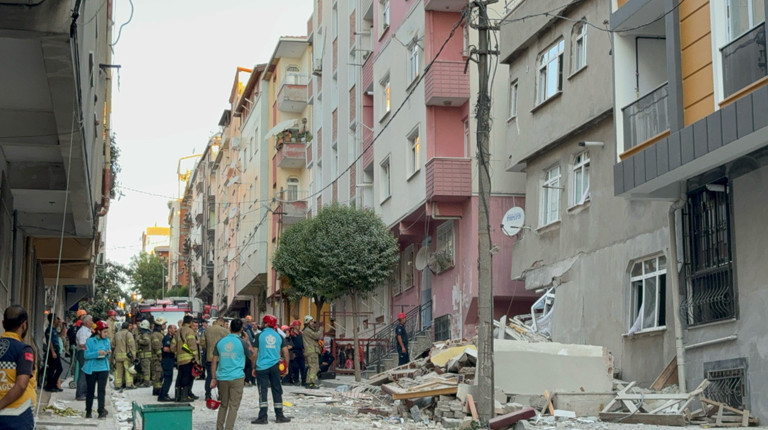 Bahçelievler'de 7 katlı bina kısmen çöktü: Ölü ve yaralı var mı? - Resim : 1
