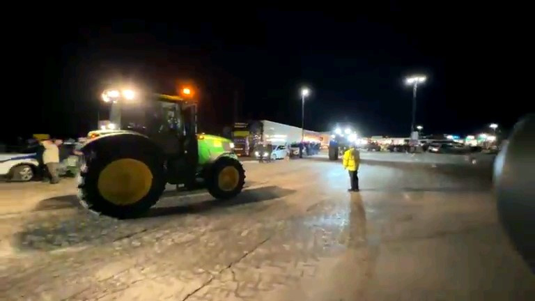 Yunanistan'daki çiftçi eylemi İpsala Sınır Kapısı'nı kapattı - Resim : 1