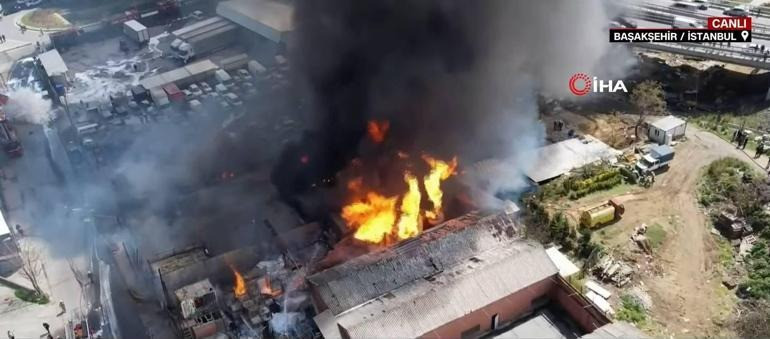 İstanbul'da kimya deposunda çıkan yangın söndürüldü - Resim : 2