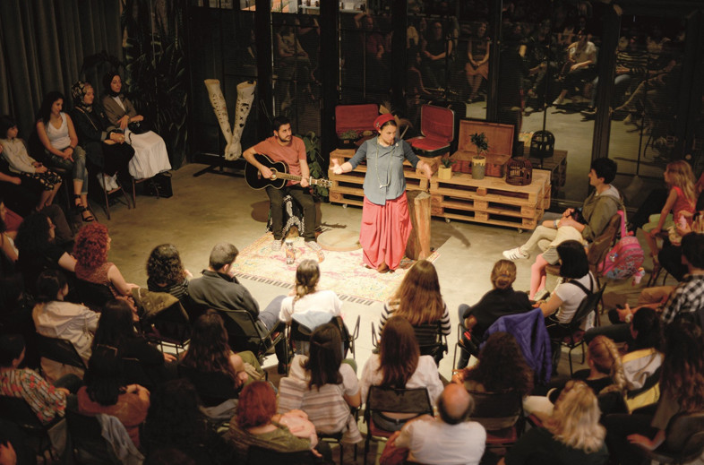 DÜNYA Kitap’ta sıradışı öykü: Şirketlere masallar - Resim : 1