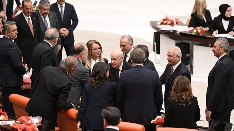 Bakırhan'dan 'Bahçeli ile tokalaşma' açıklaması: Toplumsal barışı sağlayacak her adımı destekleriz - Resim : 1