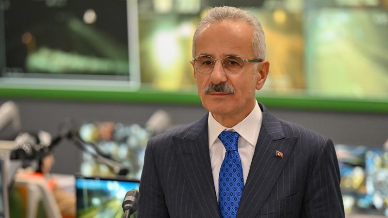 Bakan Uraloğlu’ndan hava sahası açıklaması: Uçuş güvenliği için tüm önlemler alınıyor - Resim : 1