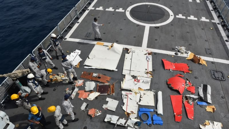 Pakistan’da kaybolan kargo uçağının enkazına ulaşıldı - Resim : 1