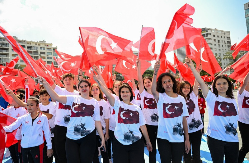 104. yılında 19 Mayıs coşkusu - Resim : 2