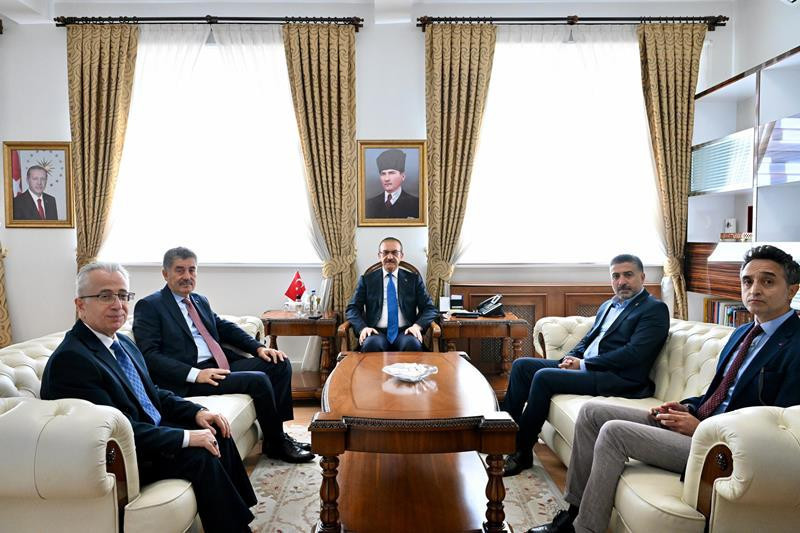 Hazine ve Maliye Bakan Yardımcısı Cantimur: Deprem bölgesinde vergi mükellefleri için gereken adımlar atılacak - Resim : 1