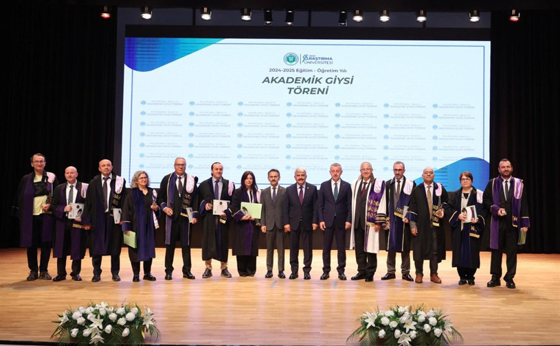 Kocaeli Üniversitesi Akademik Giysi Töreni düzenlendi - Resim : 1