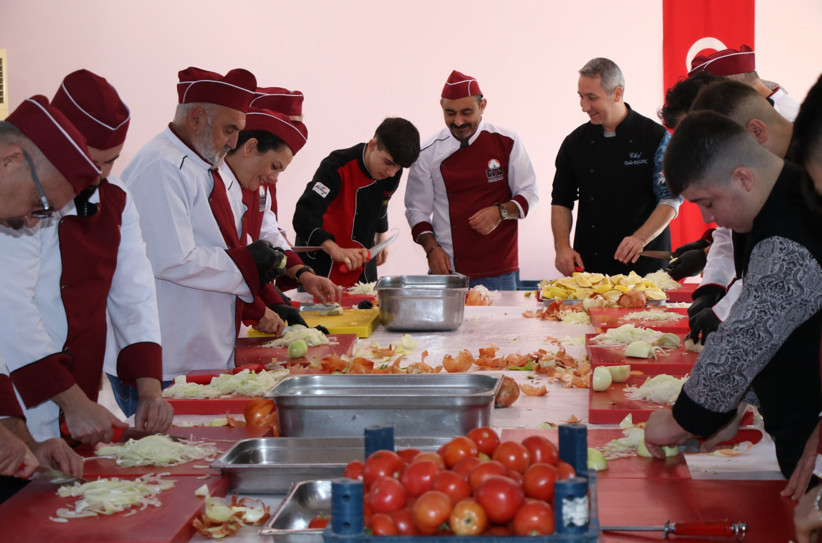 Adana Kebabının eğitimli ustaları... - Resim : 2