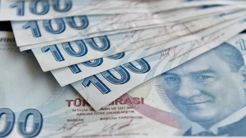 HEM MİKTAR HEM FİYAT BAZLI SIKILAŞMASerbest piyasaya göre 'TL tatile çıktı'