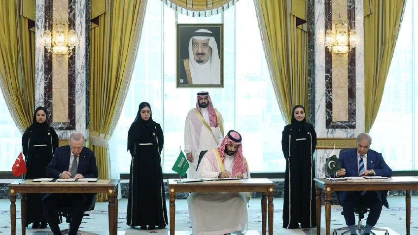 TARİHİ İMZALAR ATILDITürkiye, Suudi Arabistan ve Pakistan'dan kritik savunma ittifakı
