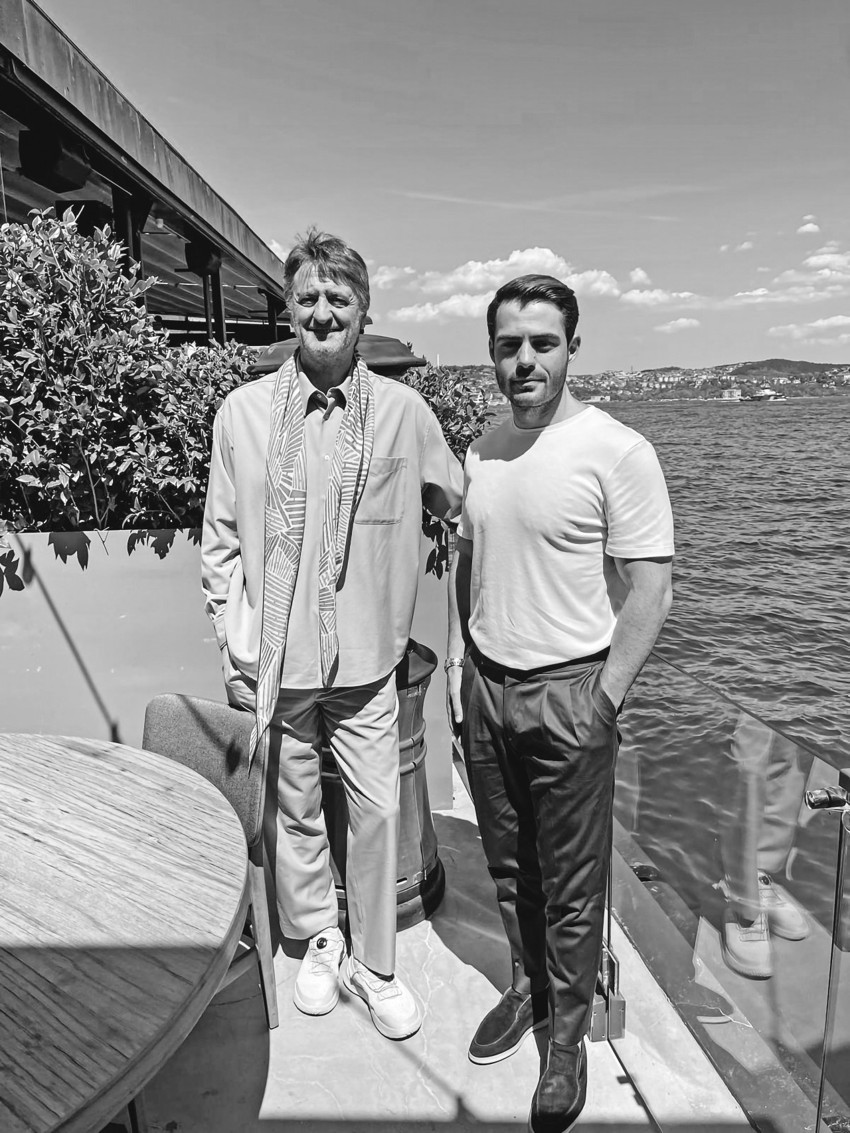 Alaçatı’da sörf rezidansı yapmaya soyundu, marka için Yıldırım’ın ‘Stay’ini seçti - Resim : 1