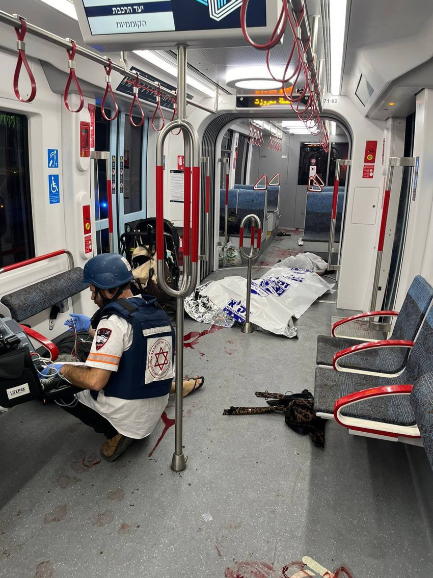 İsrail’in başkenti Tel Aviv'deki saldırıda 8 kişi öldü, çok sayıda yaralı var - Resim : 4