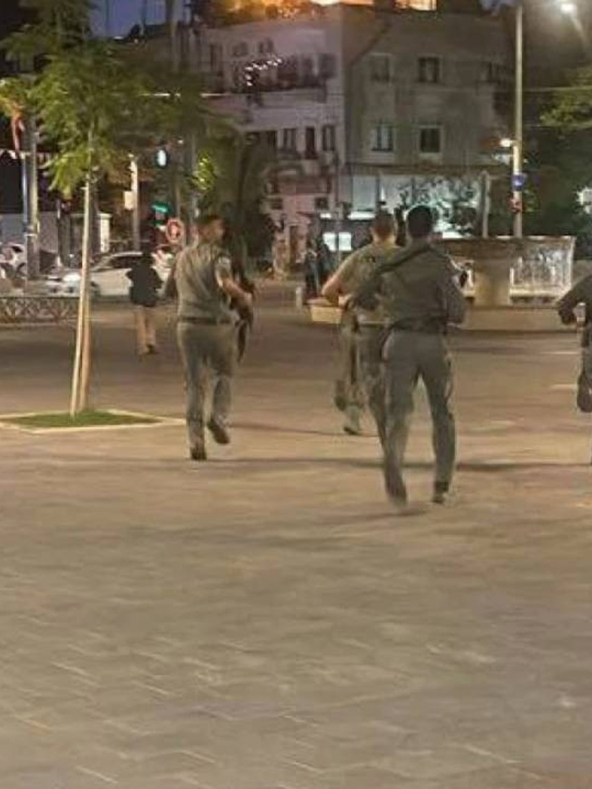 İsrail’in başkenti Tel Aviv'deki saldırıda 8 kişi öldü, çok sayıda yaralı var - Resim : 1