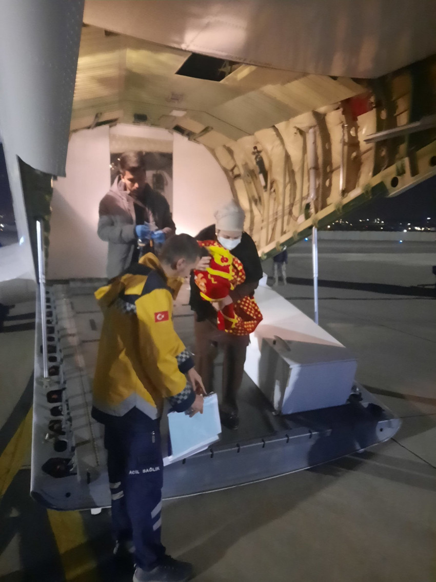 Ambulans uçak 3 aylık bebek ve 5 yaşındaki çocuk için havalandı - Resim : 1