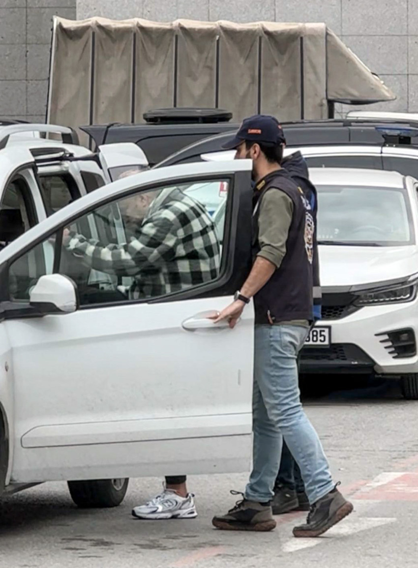 Ünlülere yasa dışı bahis soruşturması: Serdar Ortaç ve Mehmet Ali Erbil'e ev hapsi - Resim : 5