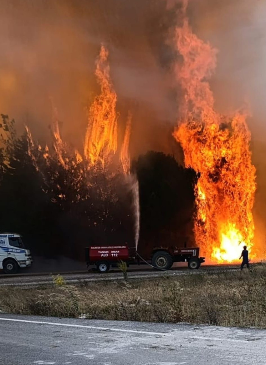 Türkiye'nin dört bir yanında yangın çıktı! İşte dakika dakika yaşananlar - Resim : 17