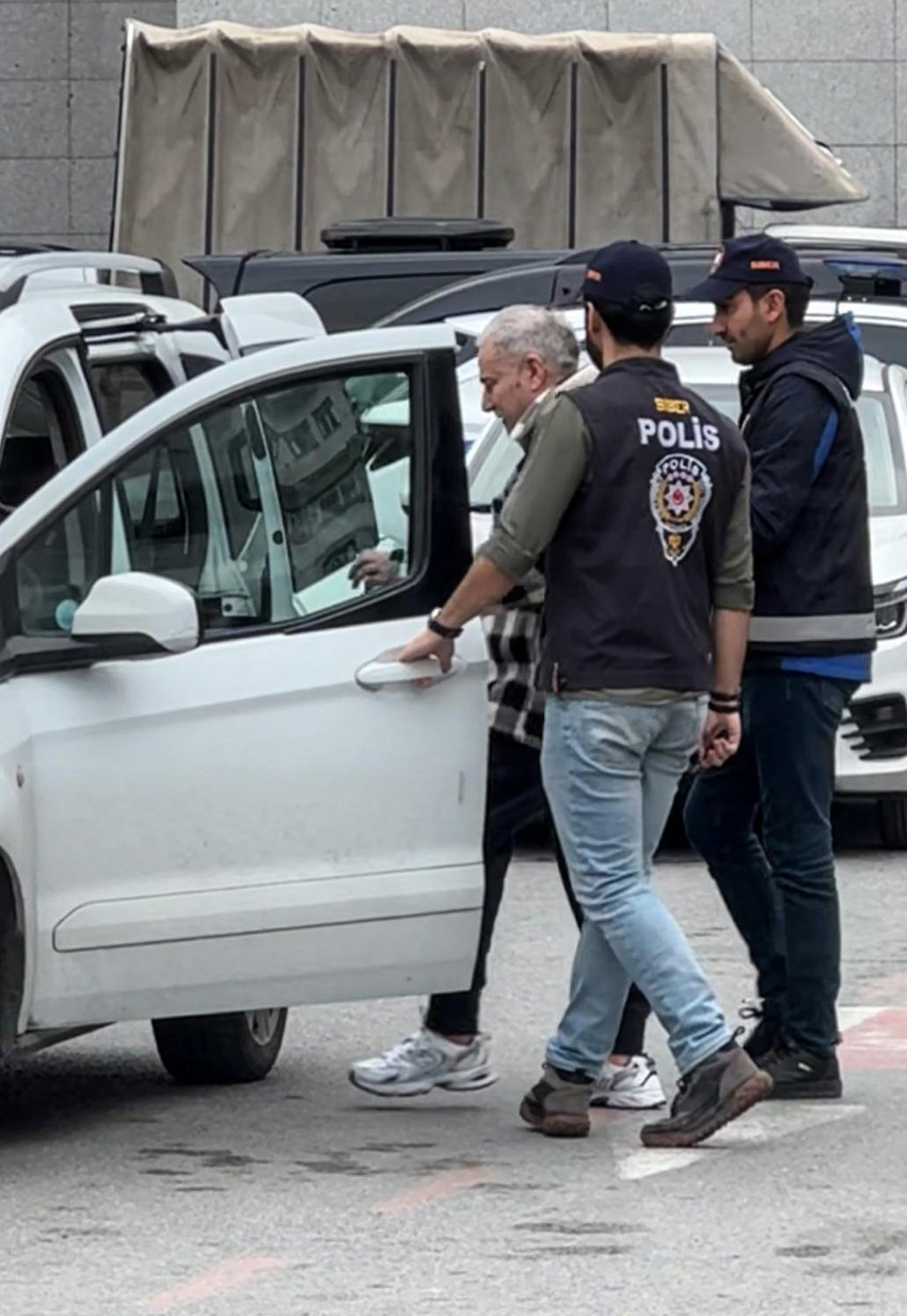 Ünlülere yasa dışı bahis soruşturması: Serdar Ortaç ve Mehmet Ali Erbil'e ev hapsi - Resim : 4