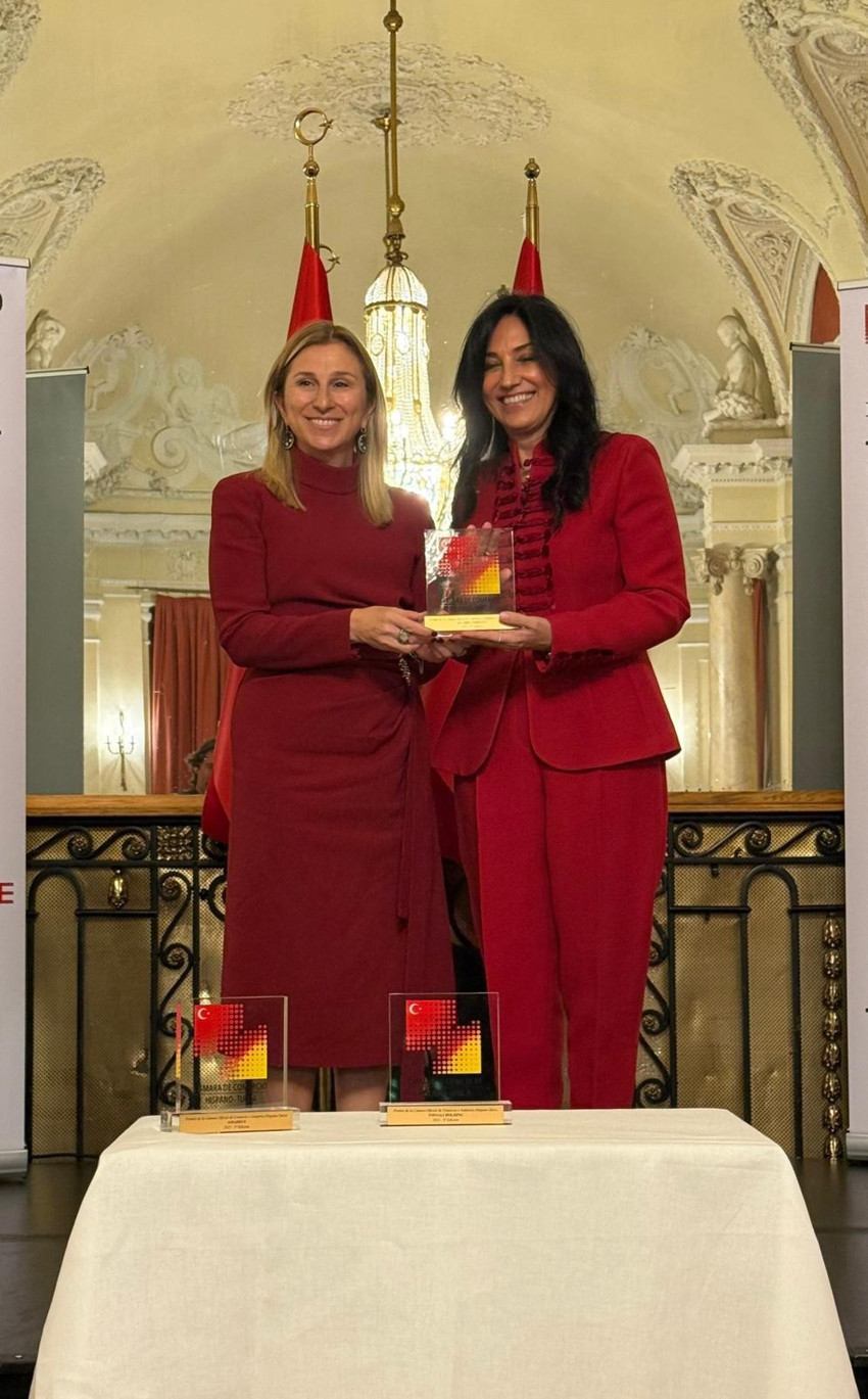 Ebru Özdemir’e İspanya’dan ‘Mesleki Liyakat Ödülü’ - Resim : 1