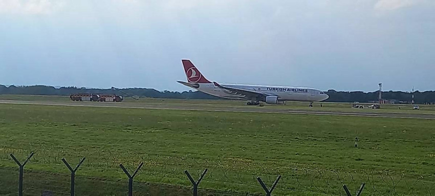 Pilot dumanı fark etti, THY uçağı Manchester’a acil iniş yaptı - Resim : 1