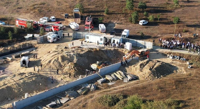 Tuzla'da şantiyede göçük: Toprak altında kalan 2 işçiden acı haber geldi - Resim : 1