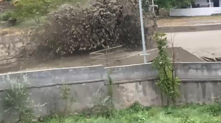Kars'ta sel 8 köy zarar verdi: İşte selin geliş anı (Video) - Resim : 2