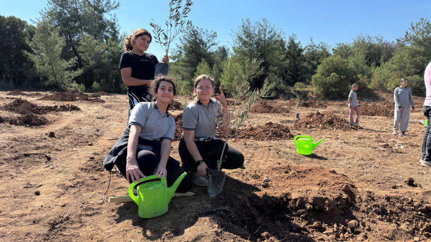 Yeniköy Kemerköy’den geleceğe 300 fidan - Resim : 1