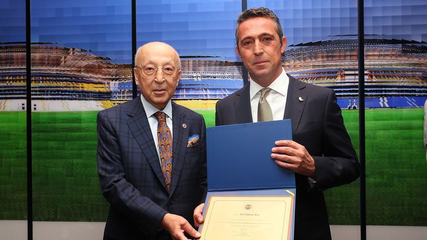 Fenerbahçe'de Ali Koç ve yönetim mazbatalarını aldı