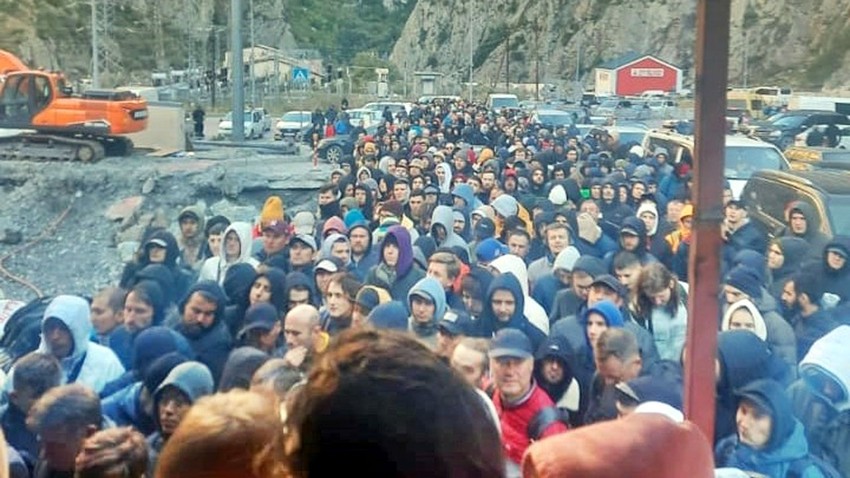 Rusya-Gürcistan sınırında kaçış kuyruğu