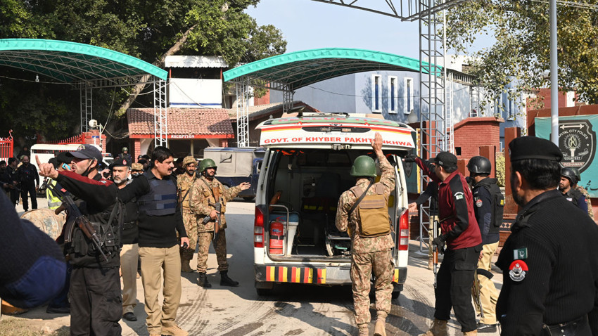 Pakistan'da camiye intihar saldırısı: 34 ölü, 150 yaralı