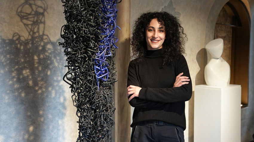 Nesneleri konuşturan sanatçı - Resim : 3