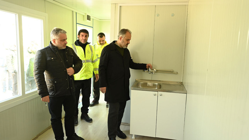 Bursa Büyükşehir Belediyesi Hatay'da konteynerleri kurmaya başladı - Resim : 1