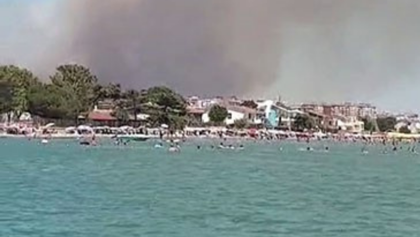 Silivri'de panik: Yangın evlere yaklaştı, uzaklaşmak isteyen araçlar kaza yaptı - Resim : 2