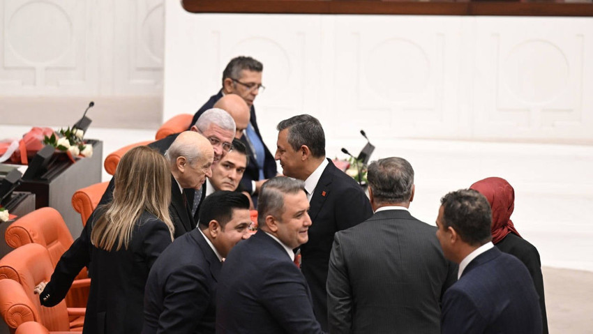 Bahçeli'den 'tokalaşma' açıklaması: Yeni bir döneme giriyoruz - Resim : 1