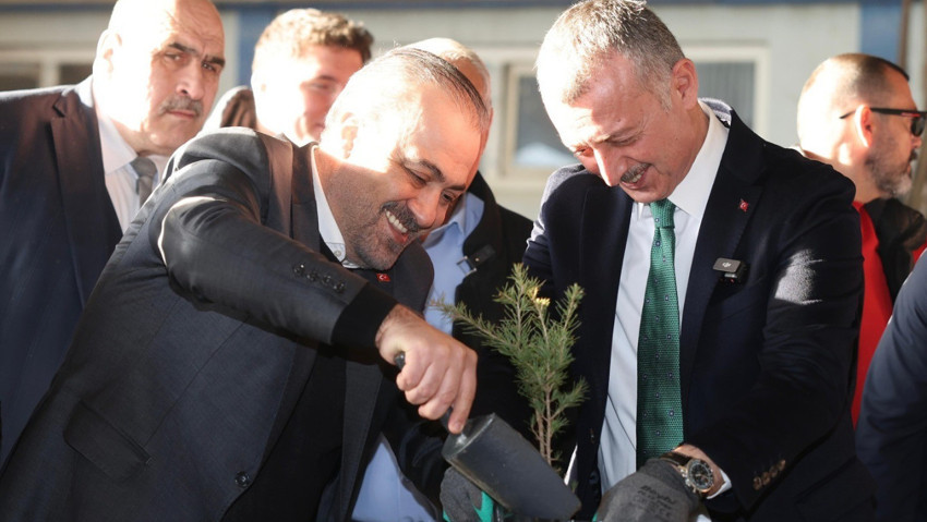 Kocaeli Büyükşehir Belediye Başkanı Doç.Dr.Tahir Büyükakın: Topraktan kopmayın - Resim : 1