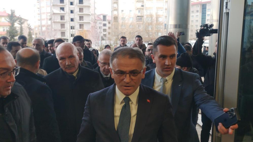 SON DAKİKA... Van Büyükşehir Belediye Başkanı Zeydan görevden uzaklaştırıldı, yerine kayyum atandı - Resim : 1