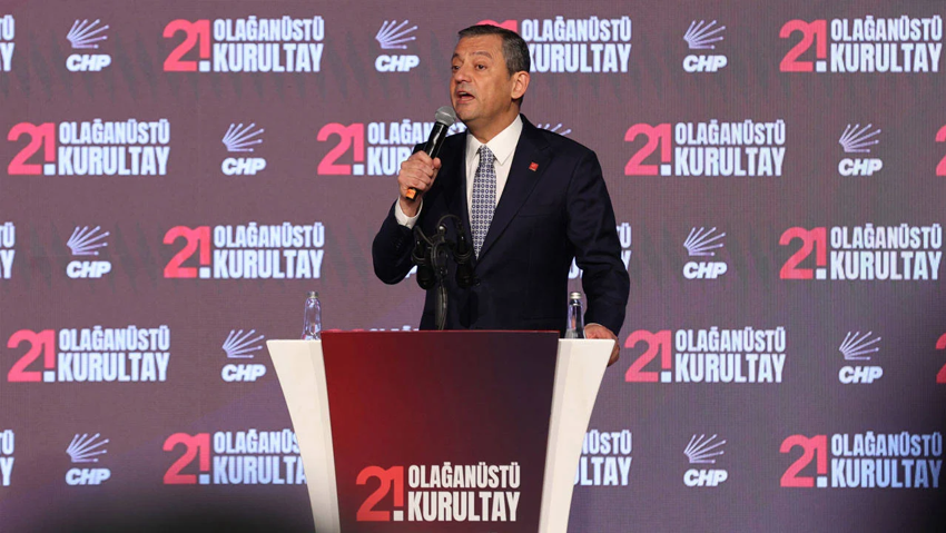 Aday olamayan Berhan Şimşek kameralar önünde Özgür Özel ile tartıştı - Resim : 1