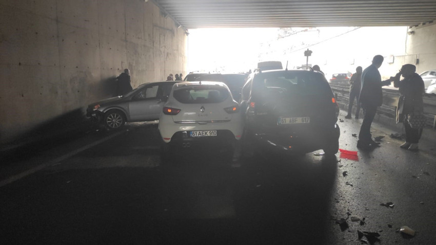 Trabzon’da zincirleme kaza! 25 araç birbirine girdi, yaralılar var - Resim : 1